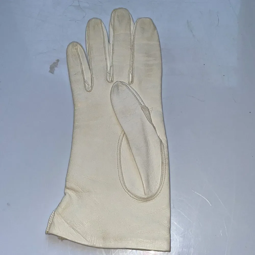 Vintage 50s/60s‎ size 6 off white leather gloves